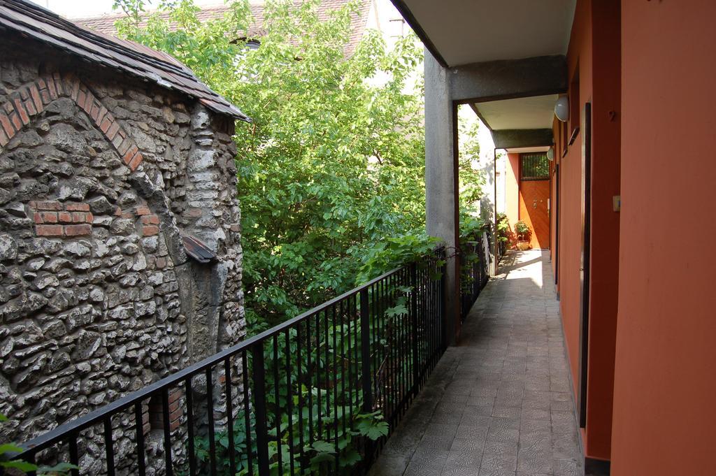 Buda Castle Apartments Budapeste Quarto foto