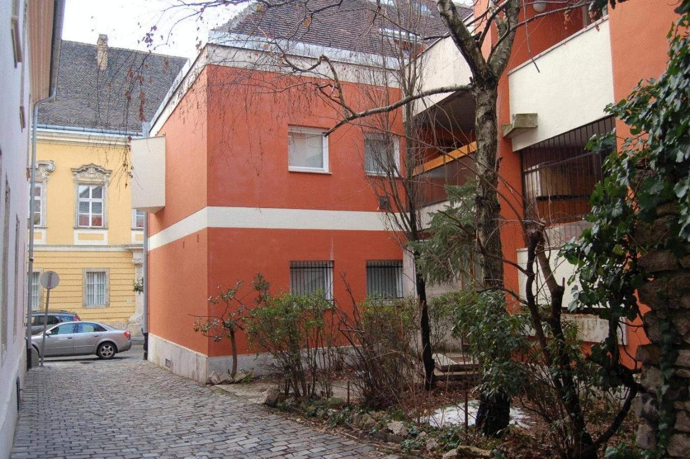 Buda Castle Apartments Budapeste Exterior foto